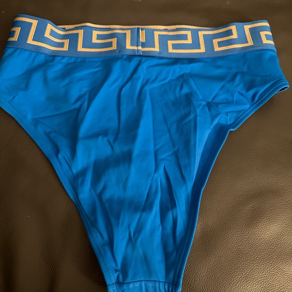 Versace Greca bikini - Picture 3 of 5